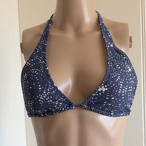 GAP. BLUE AND WHITE BIKINI TOP. BUILT-IN CUPS. FULLY LINED.